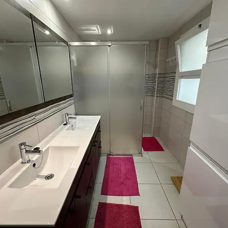 Precioso Moderno Piso Vista Mar Roses